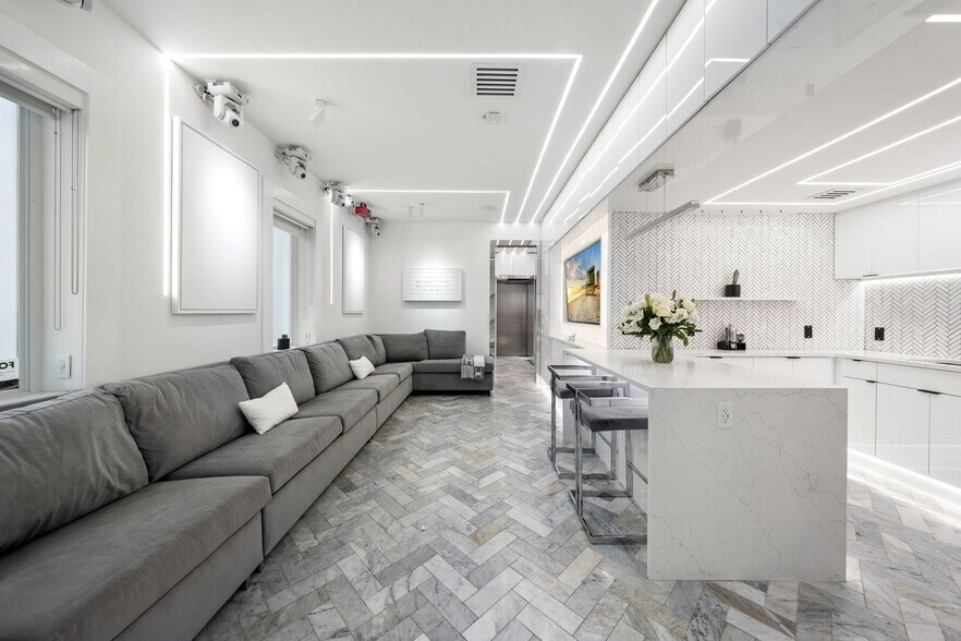 More Photos Of 124 11th St, Miami Beach Hotel For Sale