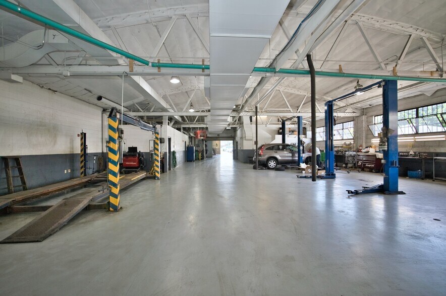 More Photos Of 6500 N Western Ave, Chicago General Retail For Sale