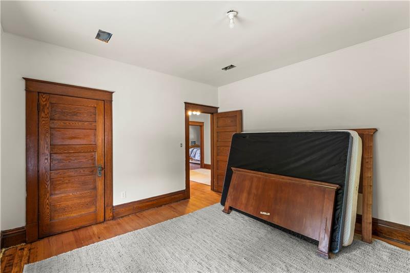 More Photos Of 600 E Maiden St, Washington Office Residential For Sale