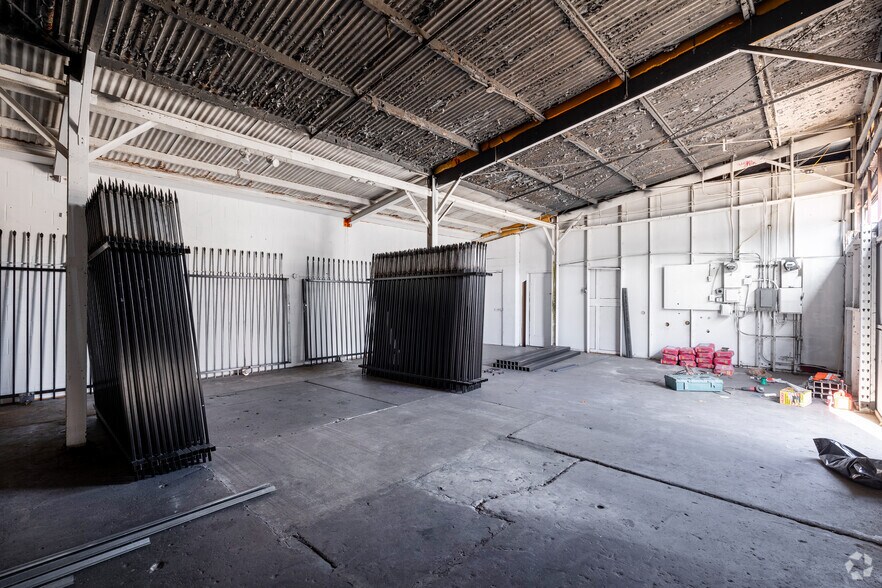 More Photos Of 2121 Lincoln Blvd, Venice Freestanding For Lease