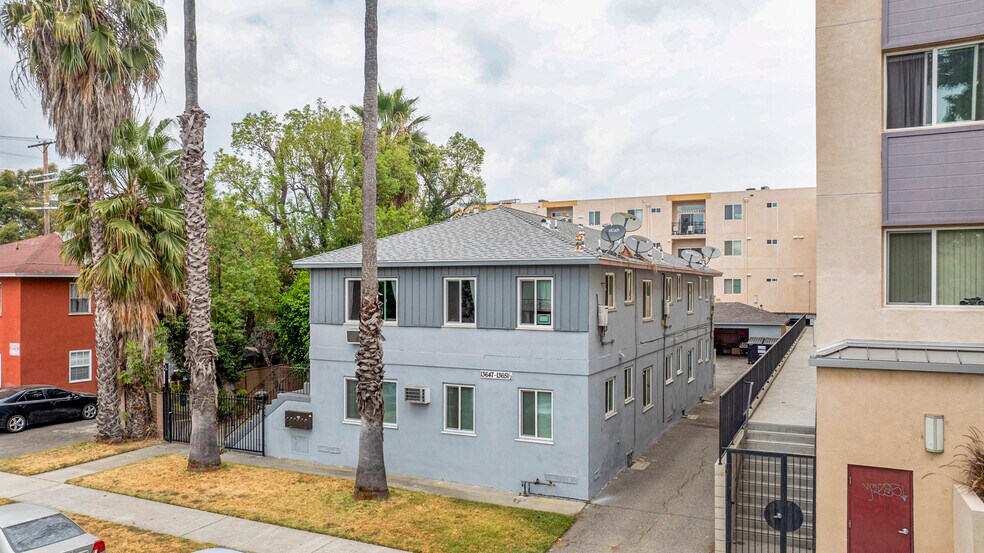 More Photos Of 13647 Leadwell St, Van Nuys Apartments For Sale