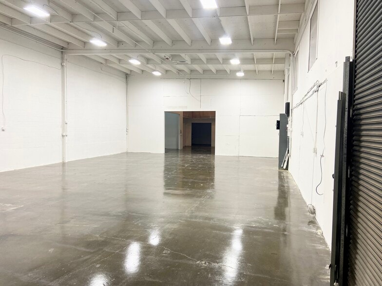 More Photos Of 3421 Hollis St, Oakland Warehouse For Lease