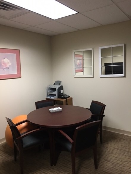 More Photos Of 135 Bedford Rd, Armonk Medical For Lease