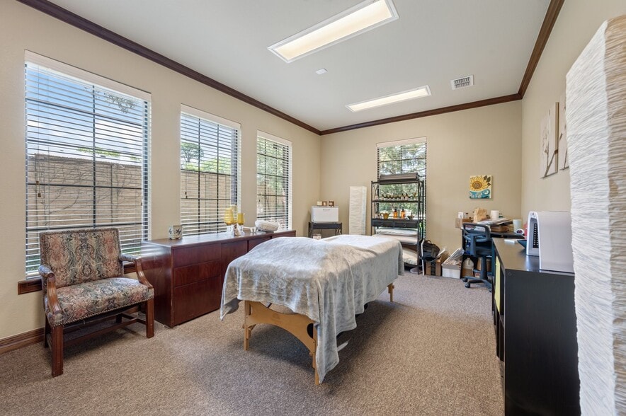 More Photos Of 1117 Glade Rd, Colleyville Medical For Sale