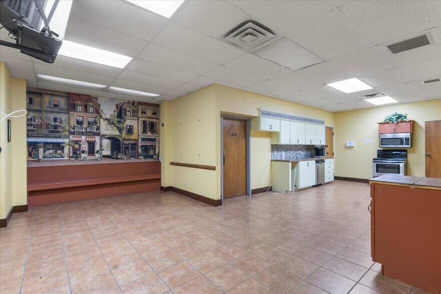 More Photos Of 9846 State Highway 31 E, Tyler Medical For Sale