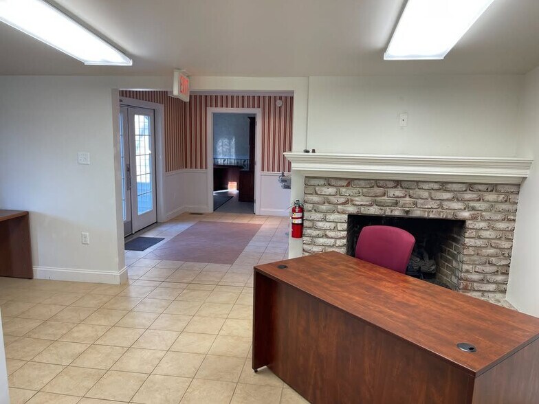 More Photos Of 1175 E Main St, Mount Joy Flex For Lease