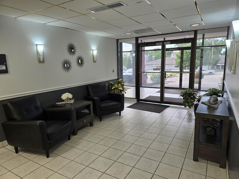 More Photos Of 6818 Grover St, Omaha Office For Lease
