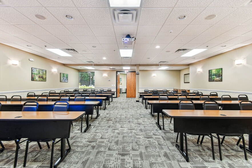 More Photos Of 2701 W Busch Blvd, Tampa Office For Sale