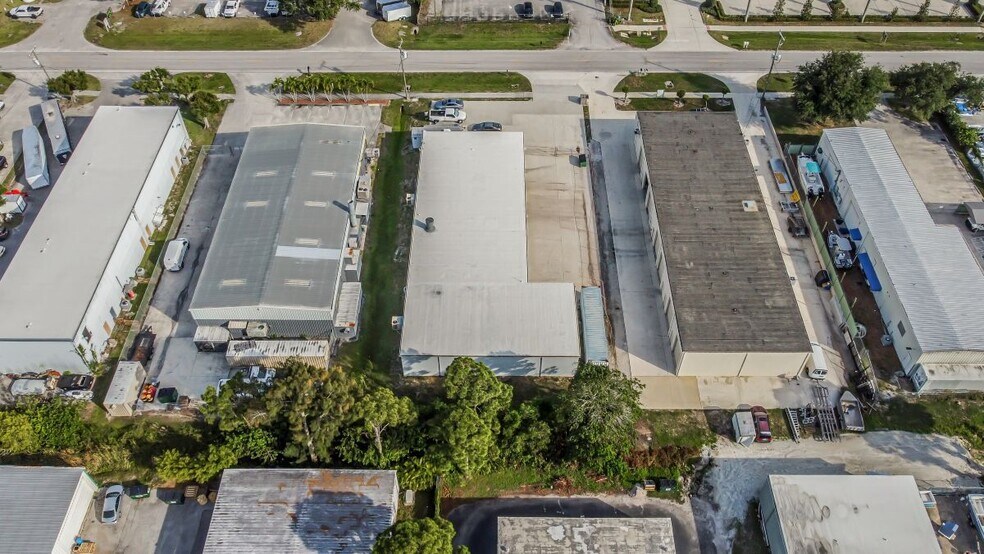 More Photos Of 3231 SE Slater St, Stuart Warehouse For Sale