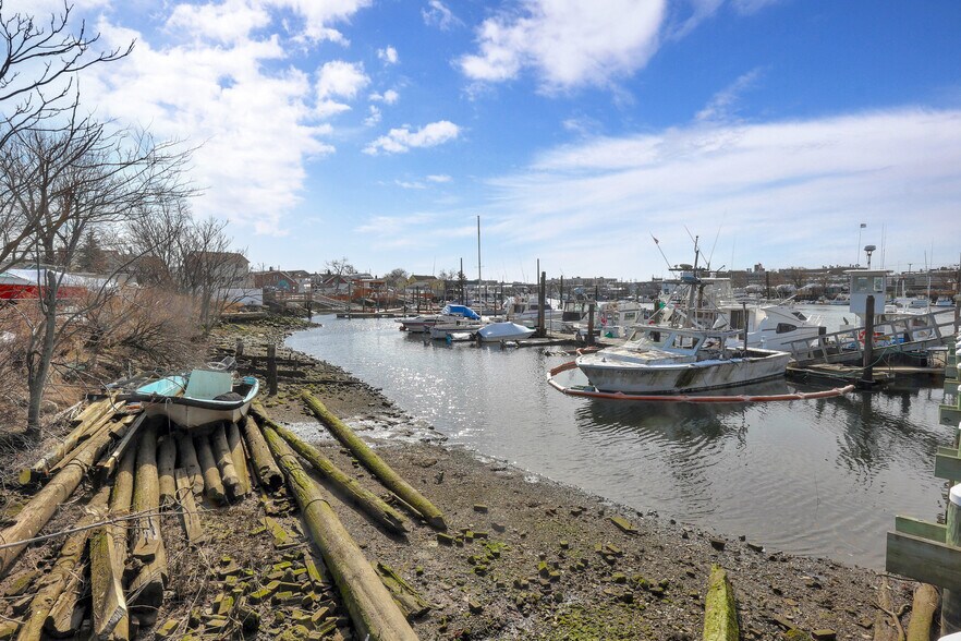 More Photos Of 82-84 Ebony Ct, Brooklyn Marina For Sale