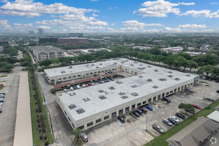 More Photos Of 11300-11340 Richmond Ave, Houston Light Manufacturing For Lease