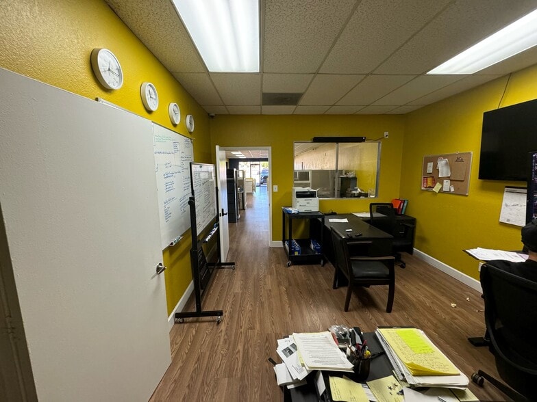 More Photos Of 5555 E Bell Rd, Scottsdale Unknown For Lease