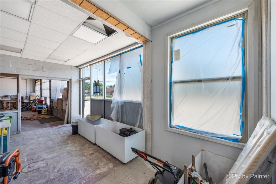 More Photos Of 1126 Larkin Ave, Elgin Service Station For Sale