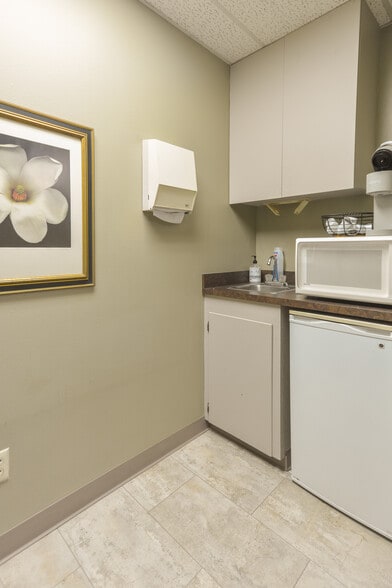 More Photos Of 4 Shackleford Plz, Little Rock Office For Sale