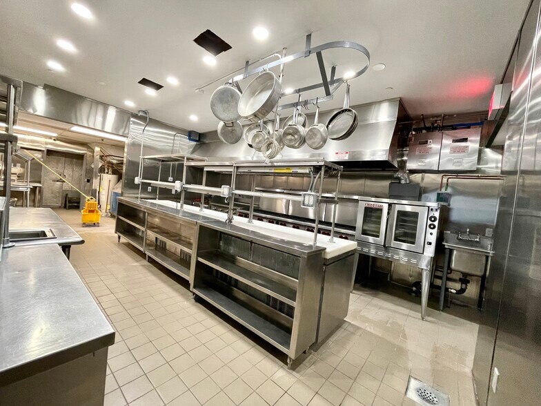 More Photos Of 141 Mansion Ave, Staten Island Restaurant For Sale