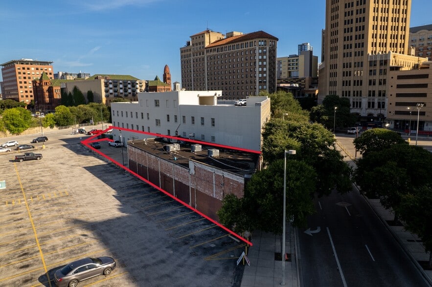 More Photos Of 425-427 S Saint Marys St, San Antonio Storefront Retail Office For Sale