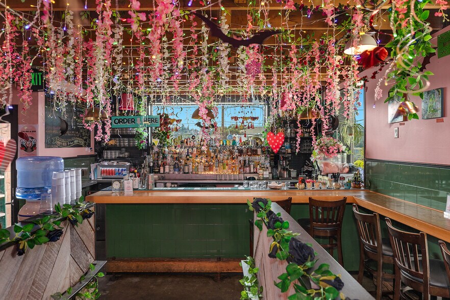 More Photos Of 5239 Ballard Ave, Seattle Storefront For Sale