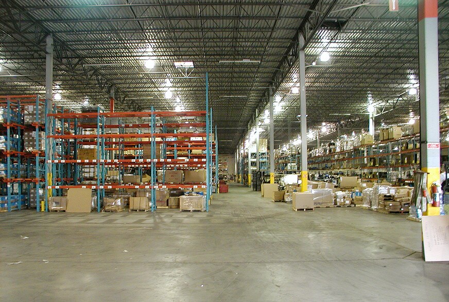 More Photos Of 10707-10715 NW Airworld Dr, Kansas City Warehouse For Lease