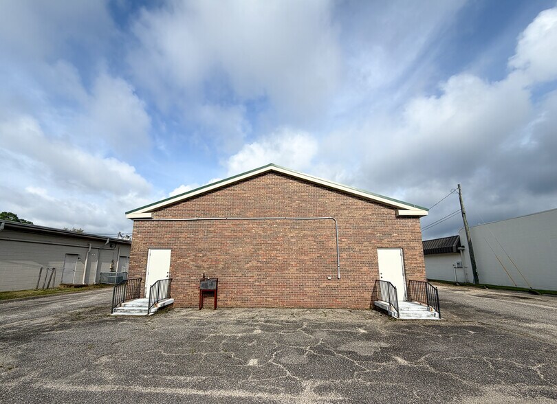 More Photos Of 53 Midtown Park W, Mobile Lodge Meeting Hall For Lease