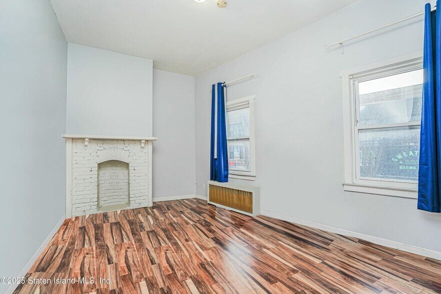 More Photos Of 587 Bay St, Staten Island Storefront Retail Residential For Sale