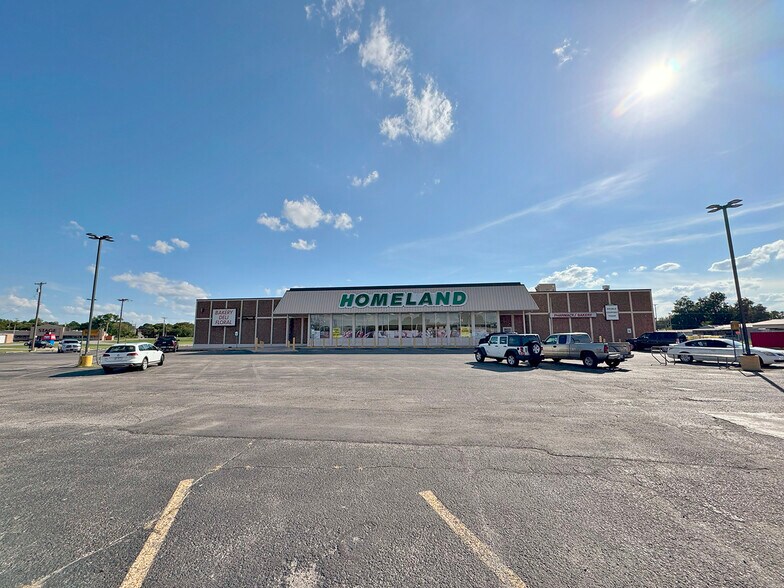 Primary Photo Of 505 S Chickasaw St, Pauls Valley Storefront For Sale