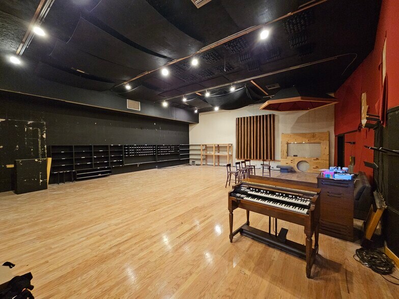 More Photos Of 1014 Vine St, Los Angeles Movie Radio TVStudio For Sale