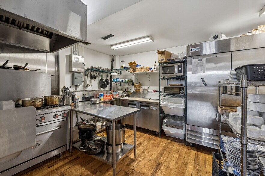 More Photos Of 109 E 6th St, Columbia Storefront For Sale