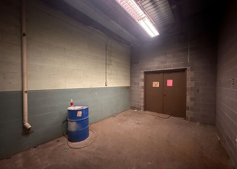 More Photos Of 1700 Shaw Ave, Cleveland Flex For Lease