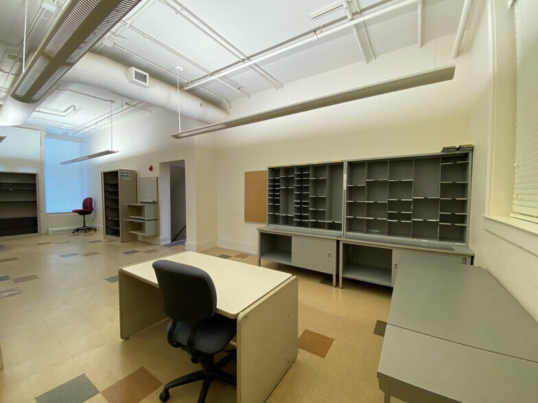 More Photos Of 1301 Central Ave, Dubuque Office For Lease