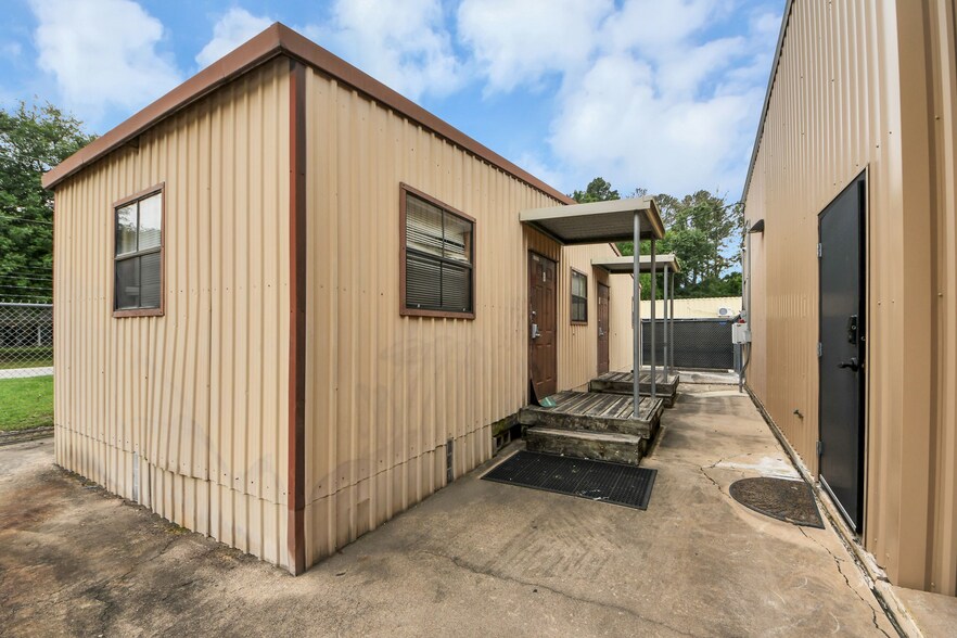 More Photos Of 10814 Woodedge Dr, Houston Warehouse For Sale