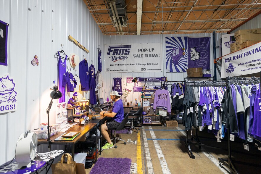 More Photos Of 3131 W Bolt St, Fort Worth Warehouse For Lease