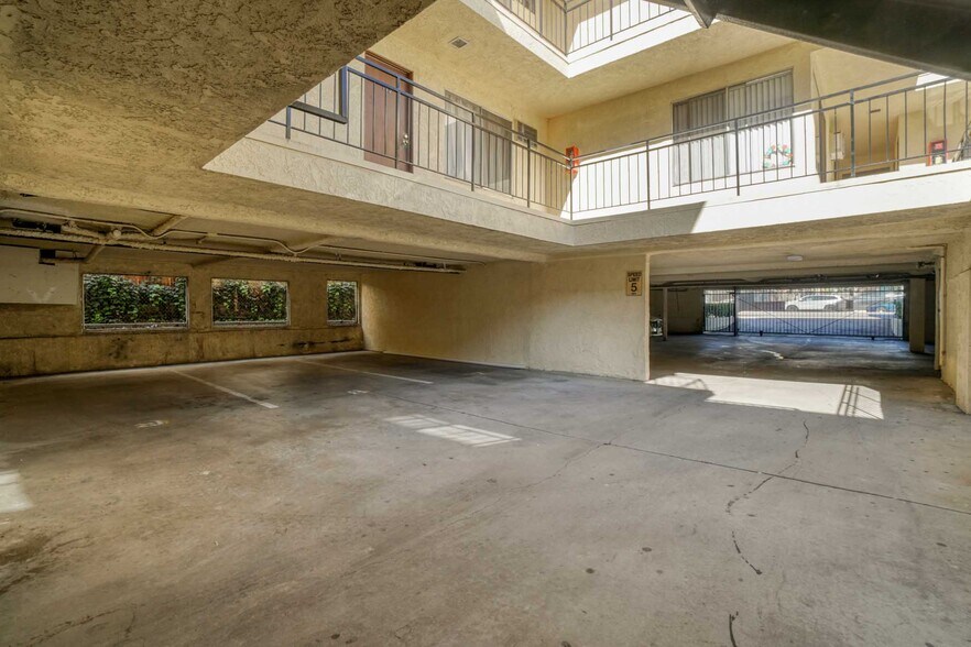 More Photos Of 15022 Vanowen St, Van Nuys Apartments For Sale