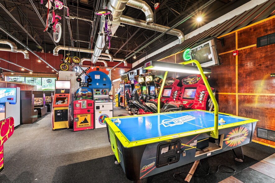 More Photos Of 5400 William Penn Hwy, Export Restaurant For Sale