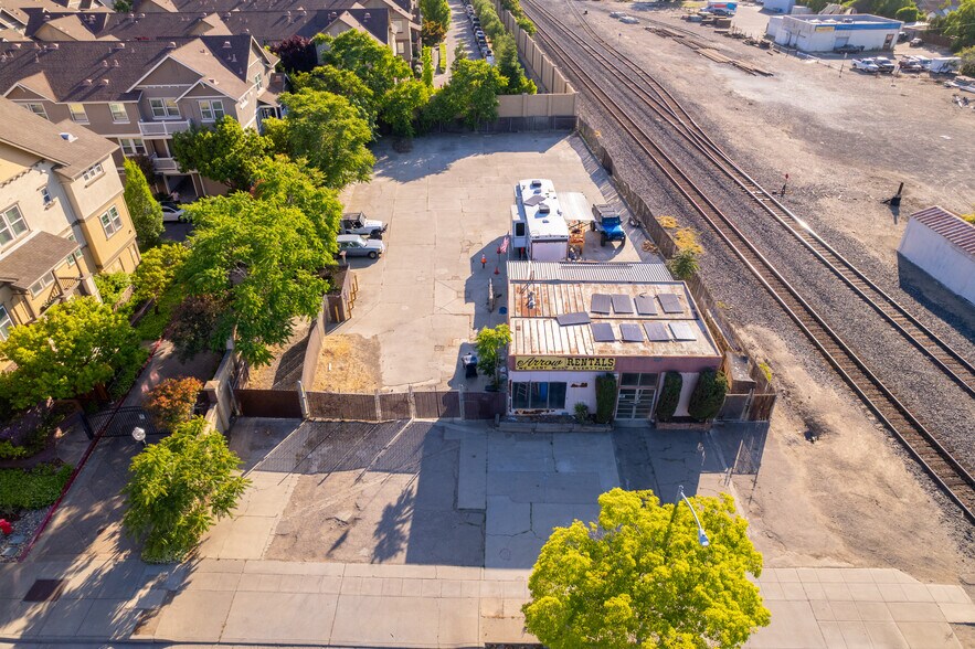 More Photos Of 187 N L St, Livermore Storefront Retail Residential For Sale