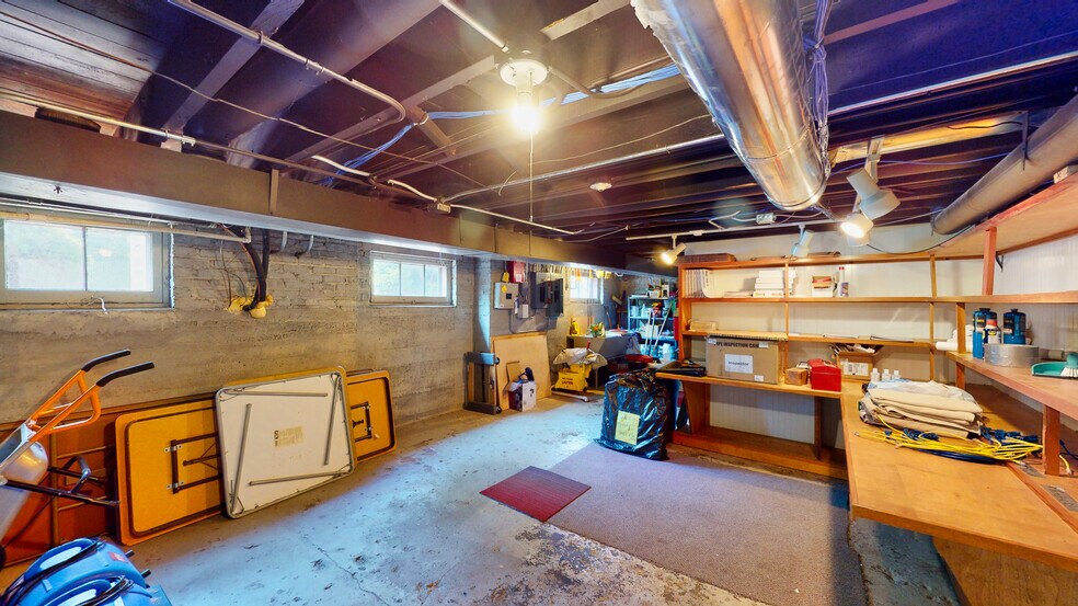 More Photos Of 849 N Ellsworth St, Naperville Office For Sale