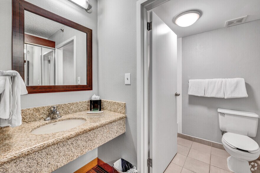 More Photos Of 9190 Gulf Fwy, Houston Hospitality For Sale