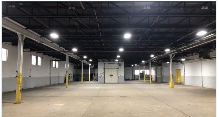 More Photos Of 1230 W Bruce St, Milwaukee Manufacturing For Lease