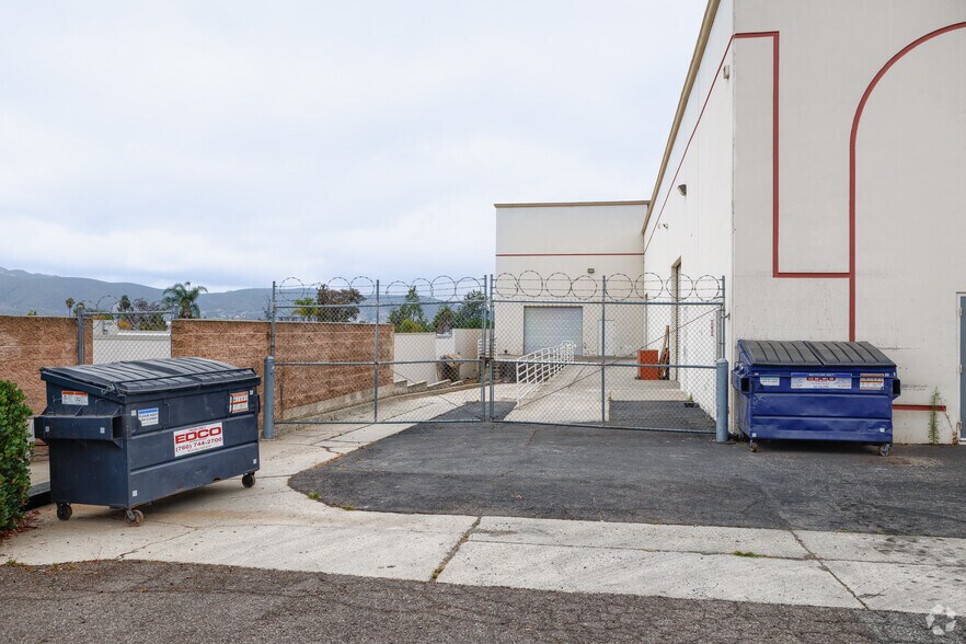 More Photos Of 1617 Capalina Rd, San Marcos Showroom For Lease