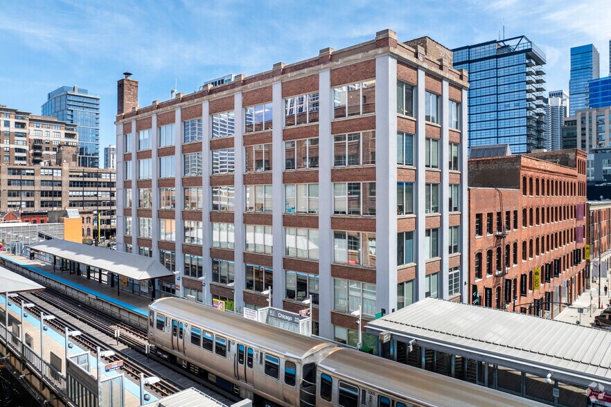 More Photos Of 230 W Superior St, Chicago Office For Lease