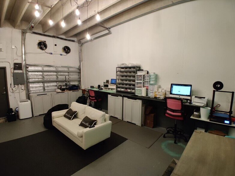 More Photos Of 1211 Okeechobee Rd, West Palm Beach Flex For Lease