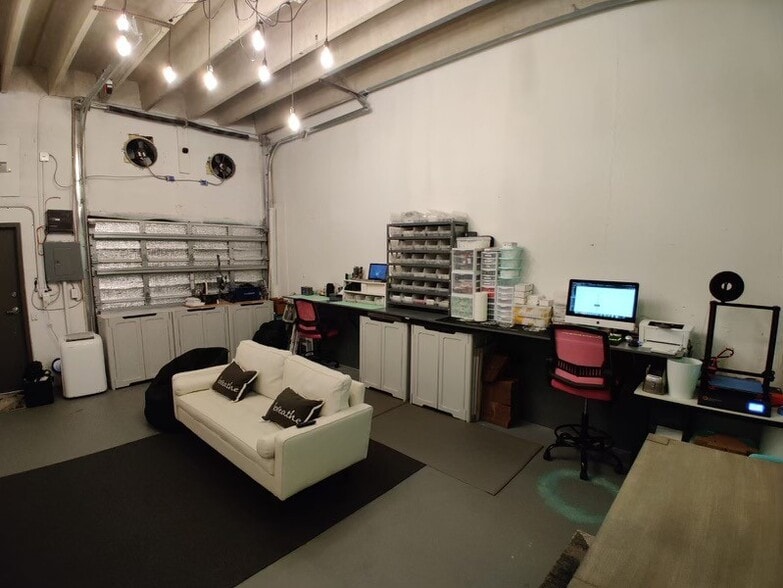 More Photos Of 1211 Okeechobee Rd, West Palm Beach Warehouse For Lease