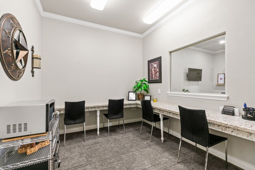 More Photos Of 13715 Office Park Dr, Houston Office For Sale