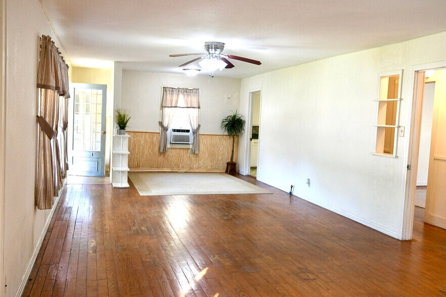 More Photos Of 9278 N Highway 77, Lexington Flex For Sale