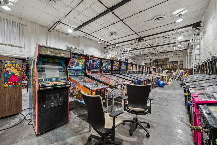 More Photos Of 1001 S Victory Blvd, Burbank Warehouse For Lease