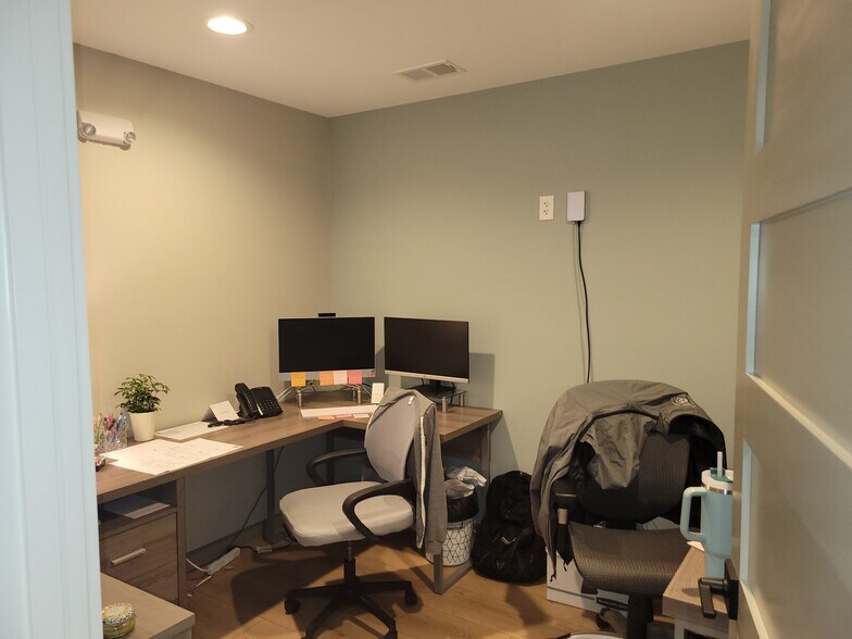 More Photos Of 63 Schinger Ave, Ridgeland Light Distribution For Lease