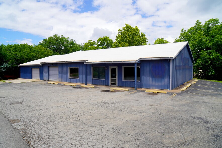 More Photos Of 106 W 3rd St, Chandler Auto Repair For Sale
