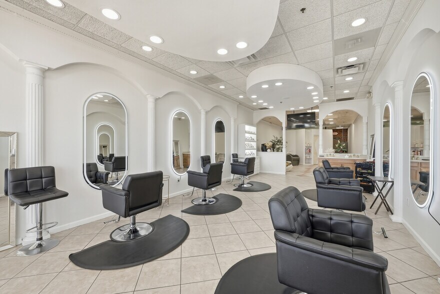 More Photos Of 9536 Liberia Ave, Manassas Supermarket For Lease