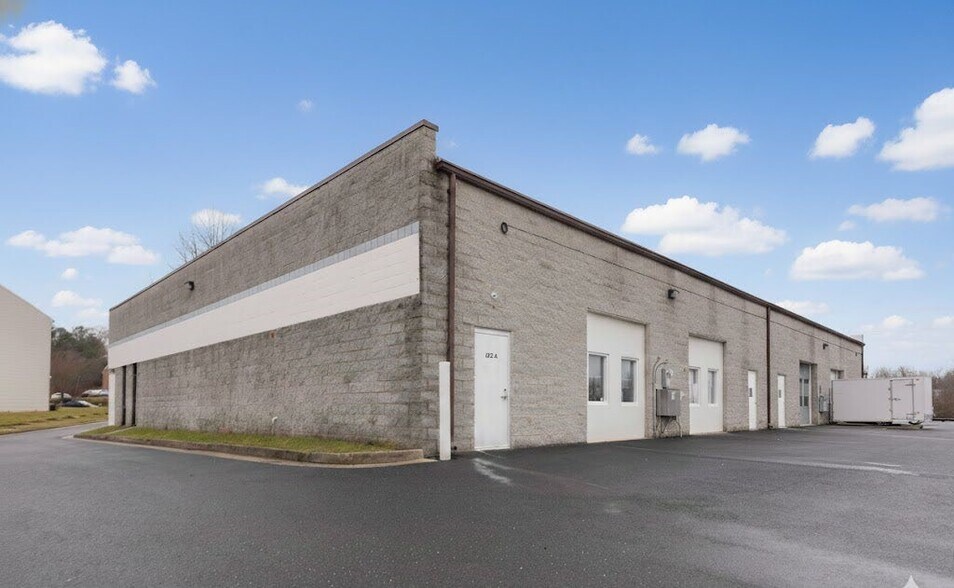 More Photos Of 227 Gateway Dr, Bel Air Showroom For Lease