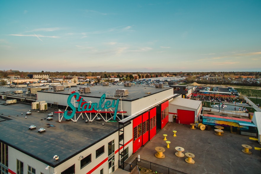 More Photos Of 2501 Dallas St, Aurora General Retail For Lease