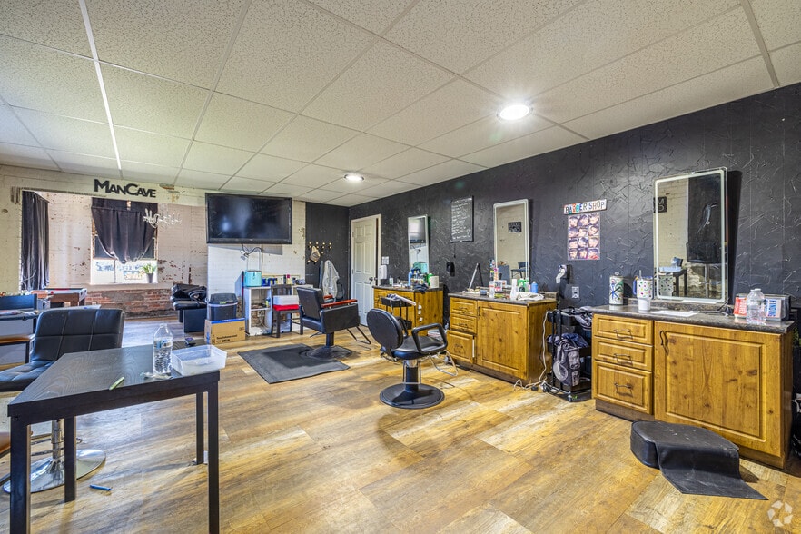 More Photos Of 923 W Dallas Ave, Cooper Apartments For Sale